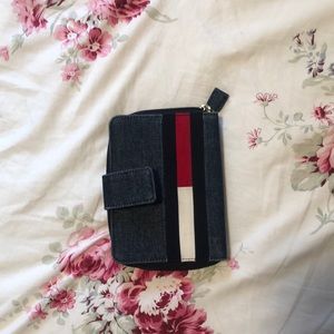 Adorable Tommy Hilfiger wallet!